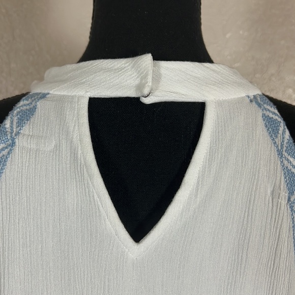 1730 NWOT Cato Sleeveless Embroidery Accents Back Cutout Blouse. SzXL - Picture 5 of 9